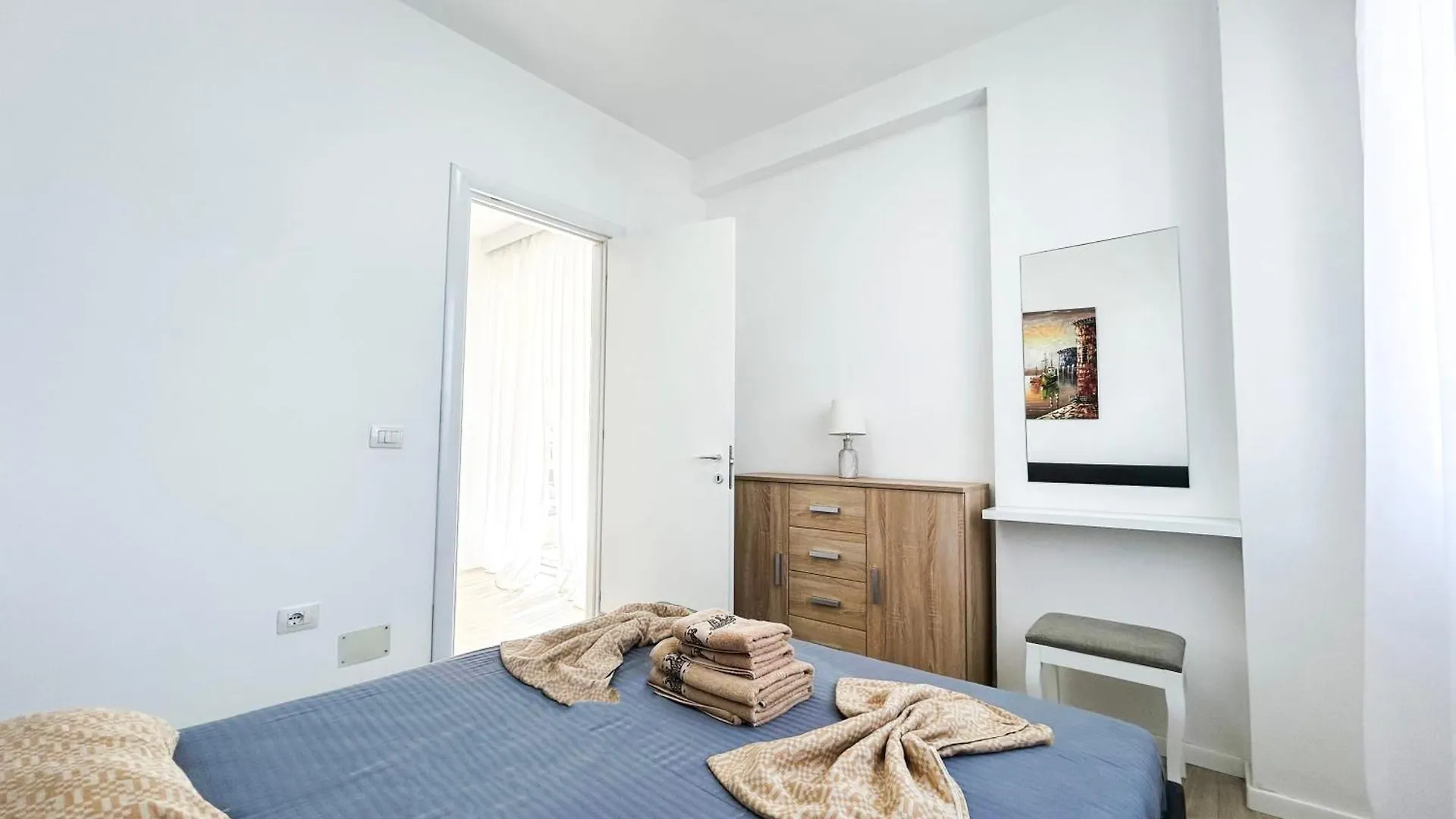 Pure & Intact 577 Lägenhet Durrës